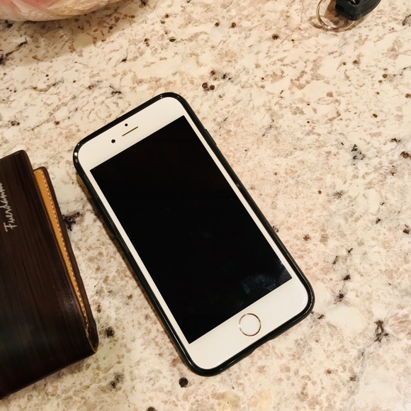 Apple I phone case with Air Pod gen 1-2 holder. - Picture 5 of 5